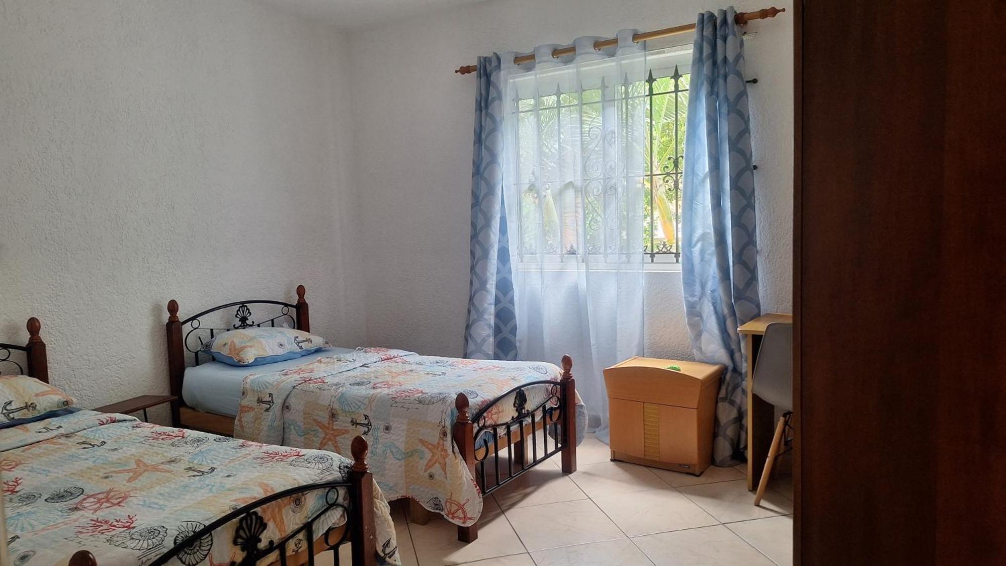 Grenadier A Apartment *